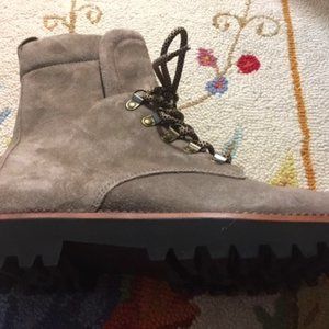 New in Box Sanctuary Ladies Size 8 Ankle Boots - Taupe Suede Size 8